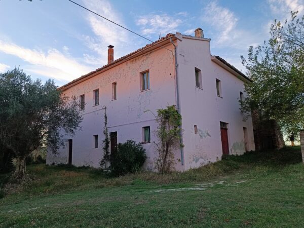 Casale panoramico in mattoni e pietra  a Castelleone di Suasa- Rif. CDR 274 - immagine 10