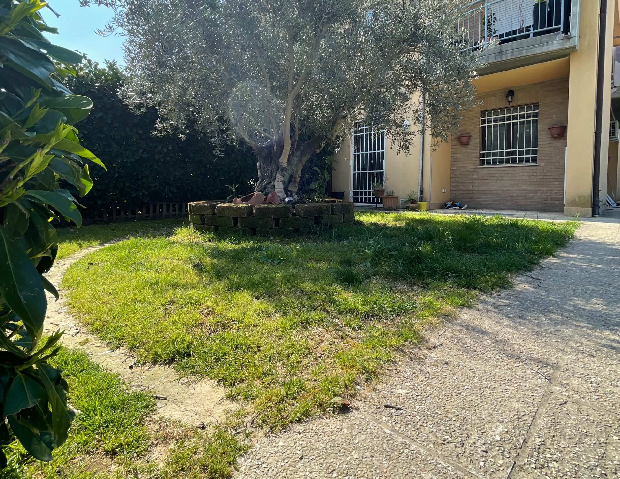 Appartamento piano terra Fermignano con 150 mq di giardino e garage - Rif.A178 - immagine 2