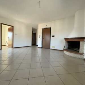 Appartamento secondo piano con doppio ingresso, garage e divisibile in due unità - Rif. A148