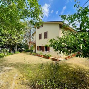 Villetta Bifamiliare in Vendita a Urbania: vista panoramica e 1 ettaro di terreno - Rif. CR304A