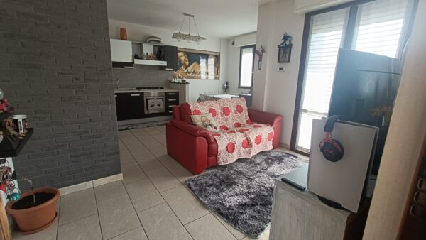 Appartamento arredato con scoperto esclusivo e garage - Rif. A176