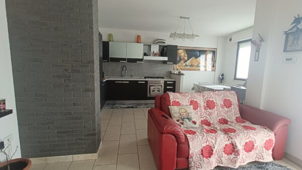 Appartamento arredato con scoperto esclusivo e garage - Rif. A176 - immagine 4