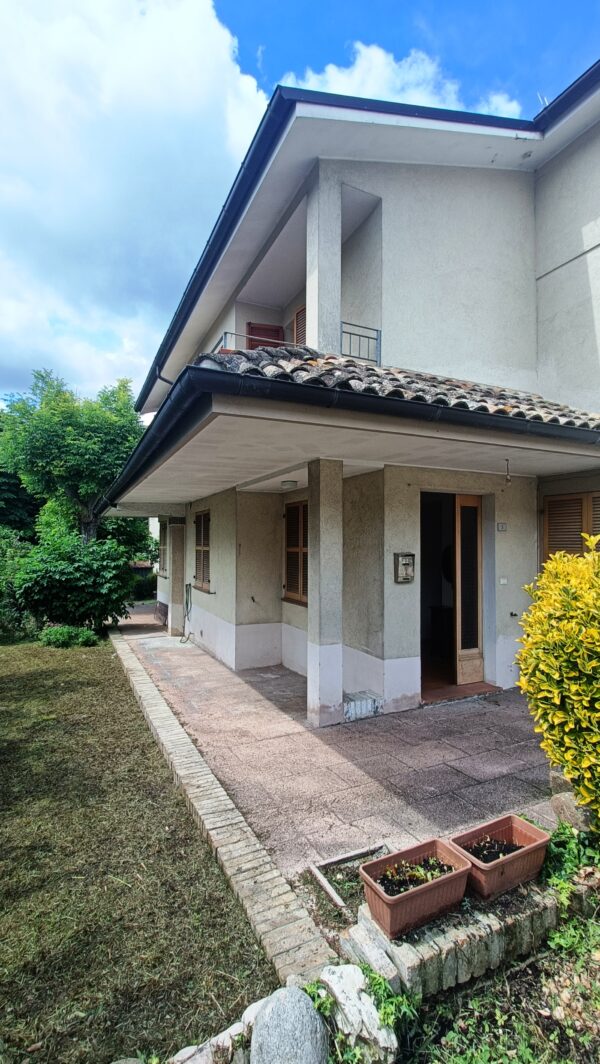 Villa indipendente su due piani con grande giardino - Rif. A152 - immagine 3
