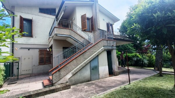Villa indipendente su due piani con grande giardino - Rif. A152 - immagine 7