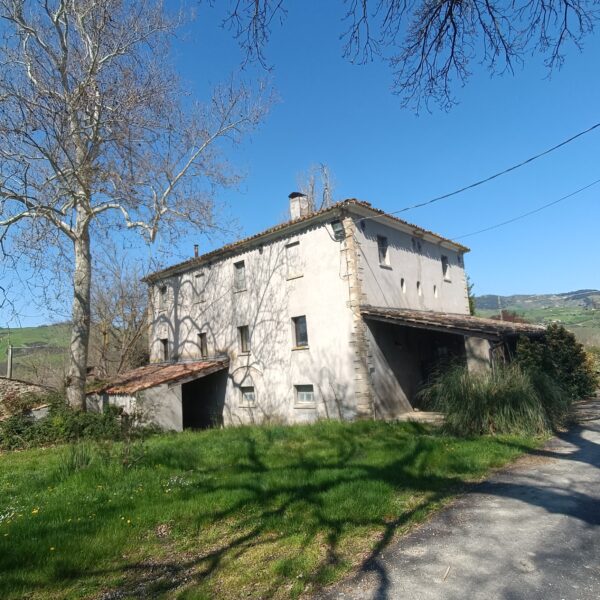 Casale in Carpegna con giardino privato di 3000mq - Rif. CR344