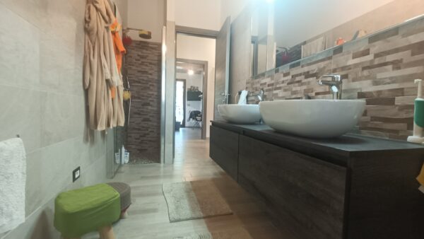 Porzione di villetta a schiera con scoperto esclusivo e garage - Rif. A182 - immagine 12
