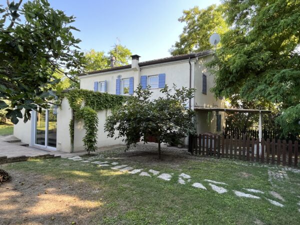 Casale arredato con giardino - Rif. CR324 - immagine 2