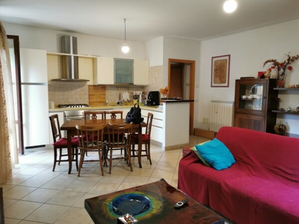Appartamento piano terra con giardino zona Conad Superstore - Rif A137 - immagine 2