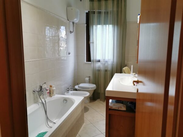 Appartamento piano terra con giardino zona Conad Superstore - Rif A137 - immagine 9