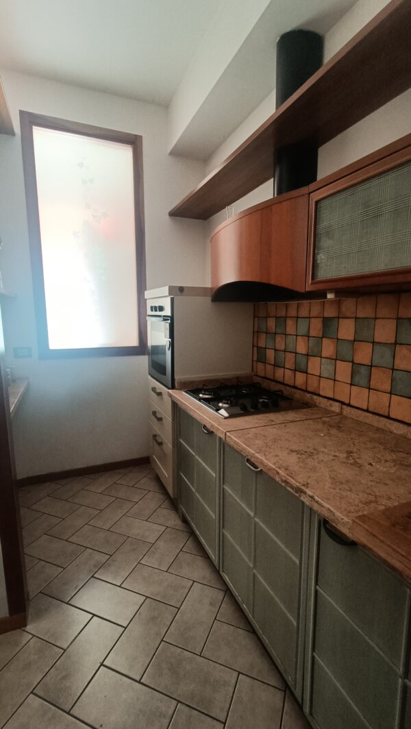 Appartamento piano terra con ampio giardino e garage  -Rif. A143 - immagine 6