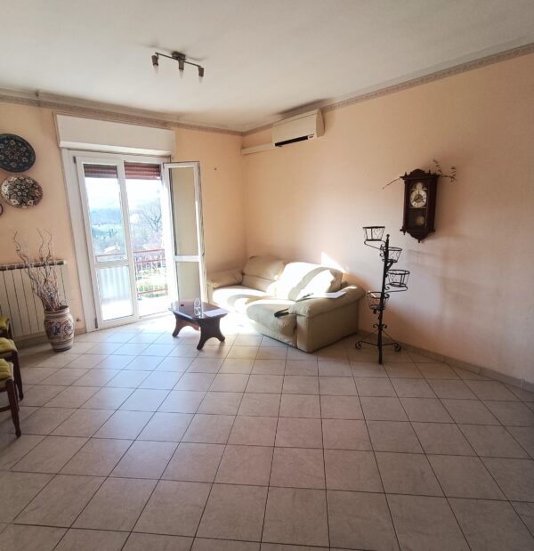 Appartamento con garage e cantina - rif A142