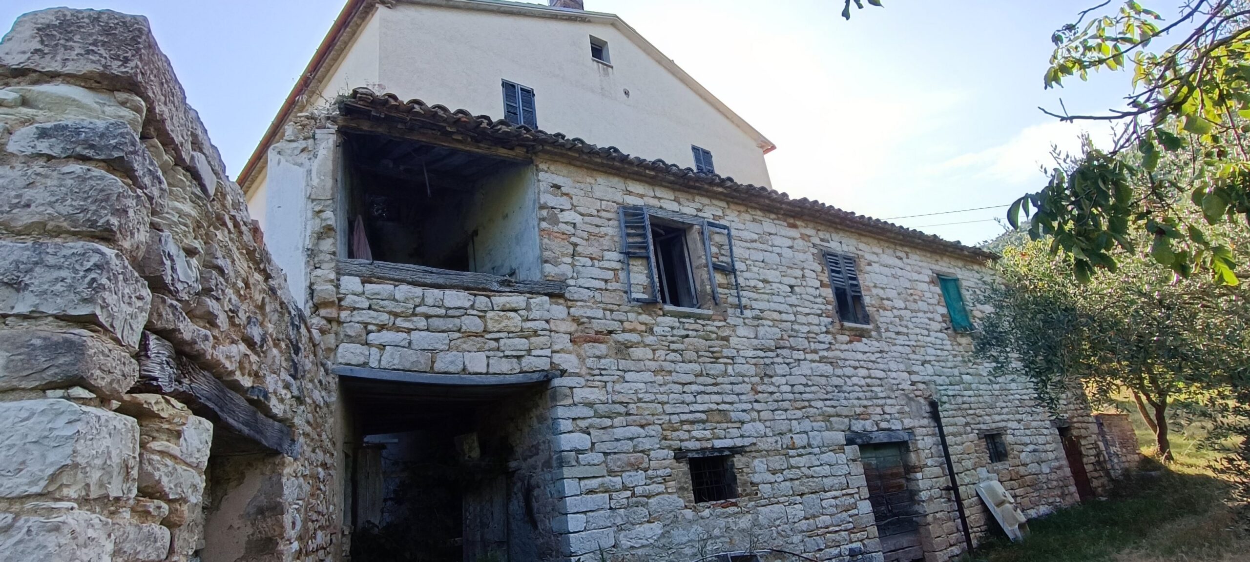 Casale in pietra del 1600 con piccola cappella a Fossombrone - Rif. CDR235 - immagine 8