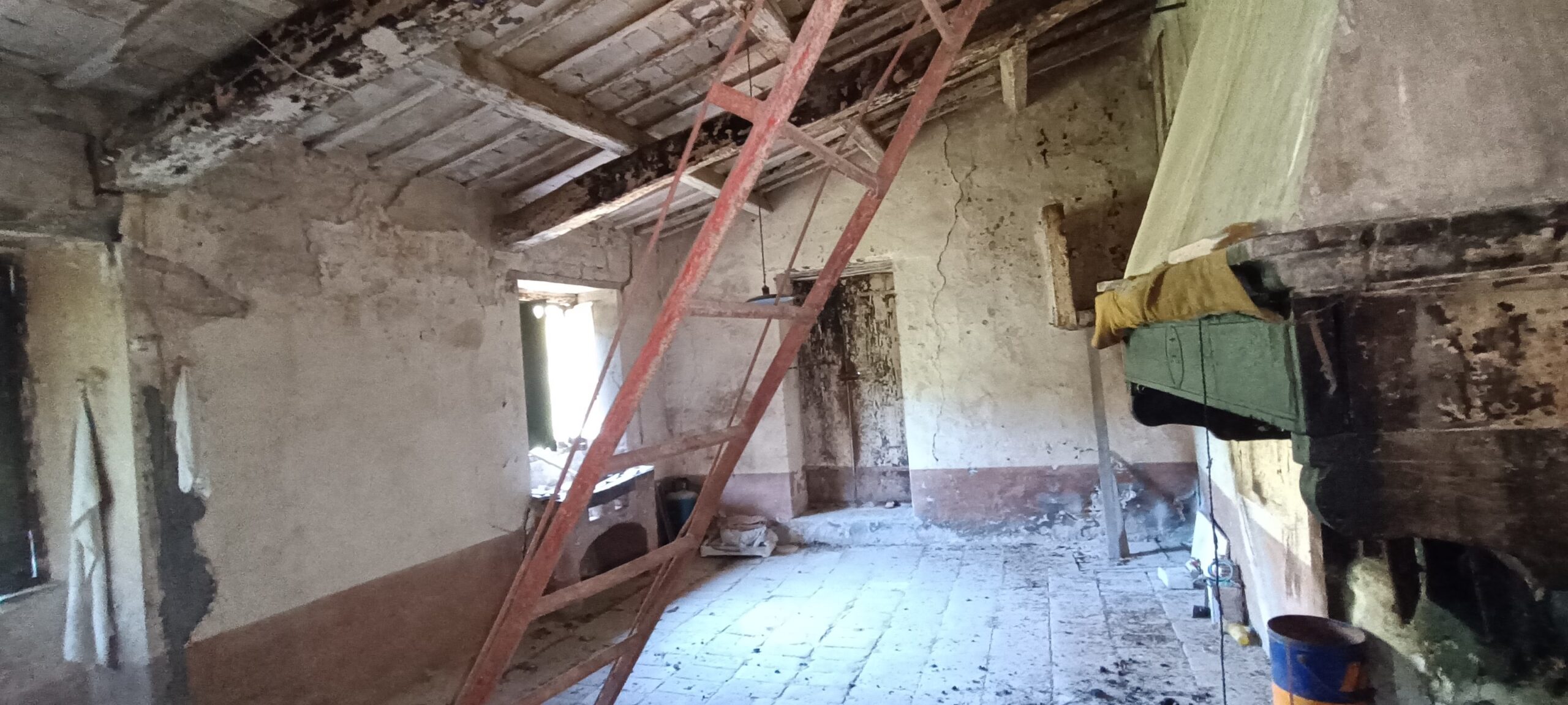 Casale in pietra del 1600 con piccola cappella a Fossombrone - Rif. CDR235 - immagine 27