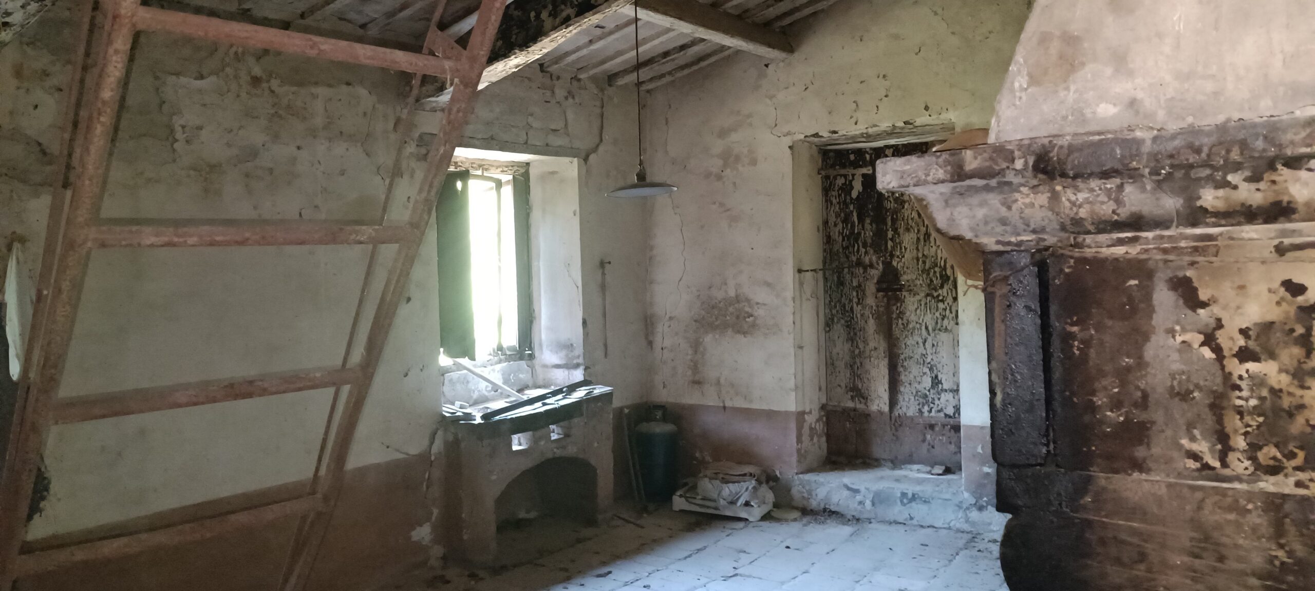 Casale in pietra del 1600 con piccola cappella a Fossombrone - Rif. CDR235 - immagine 23