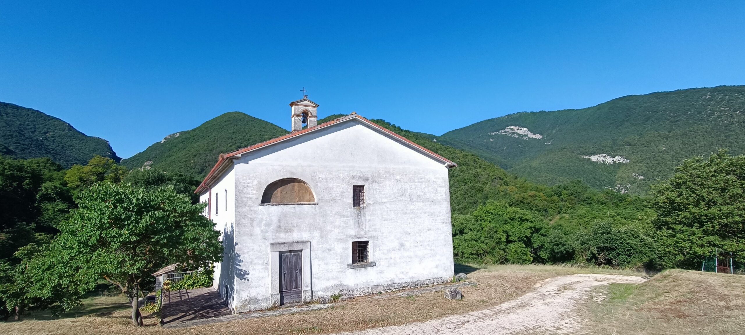 Casale in pietra del 1600 con piccola cappella a Fossombrone - Rif. CDR235 - immagine 3