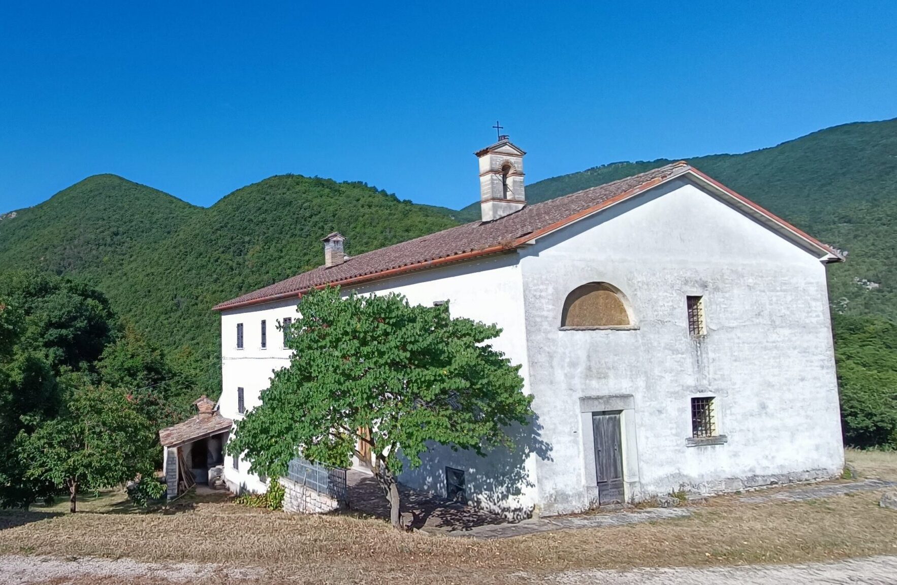 casa di campagna vendesi gola del furlo con cappella
