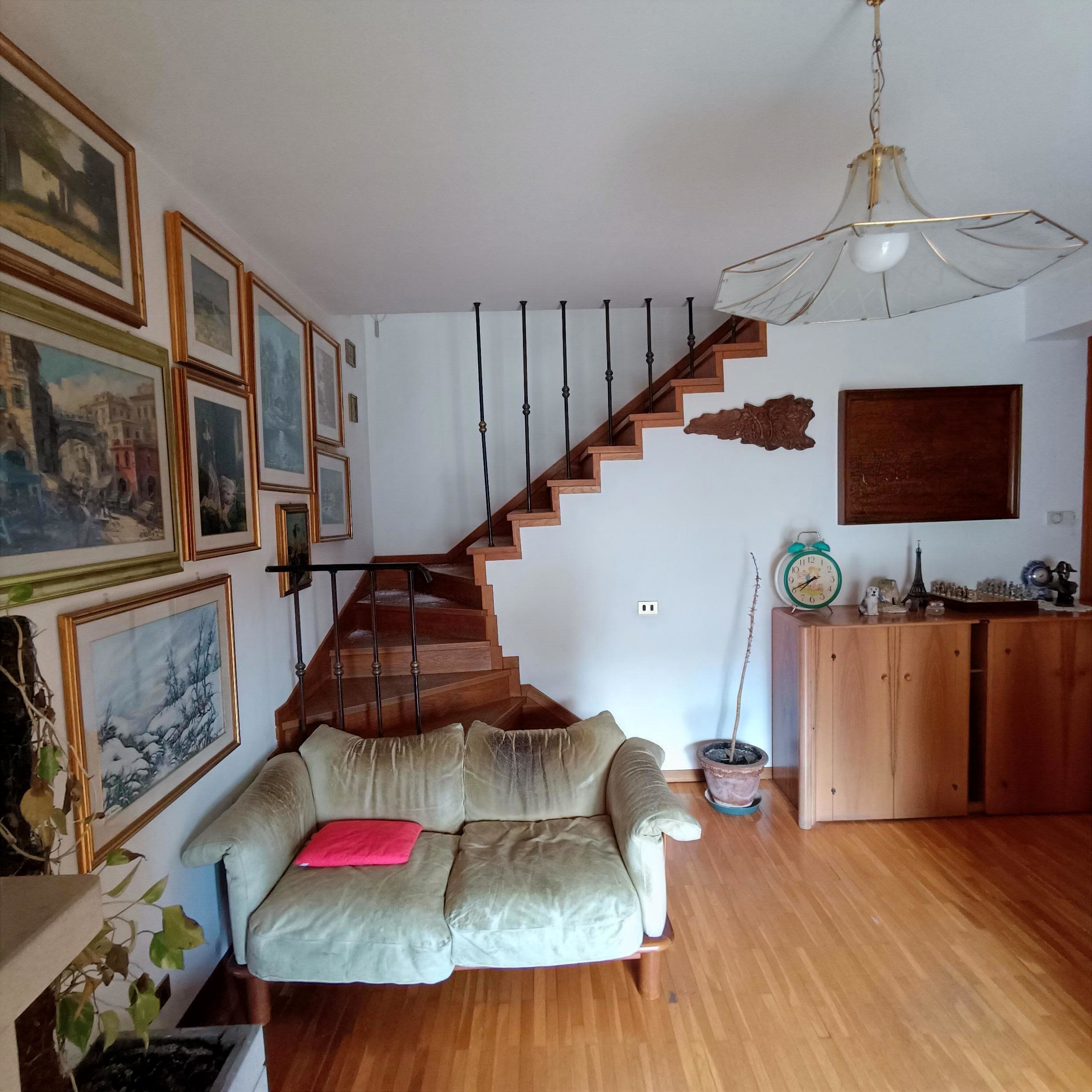 Appartamento a Fermignano: 3 camere, 2 bagni, mansarda e garage - Rif. A127 - immagine 6