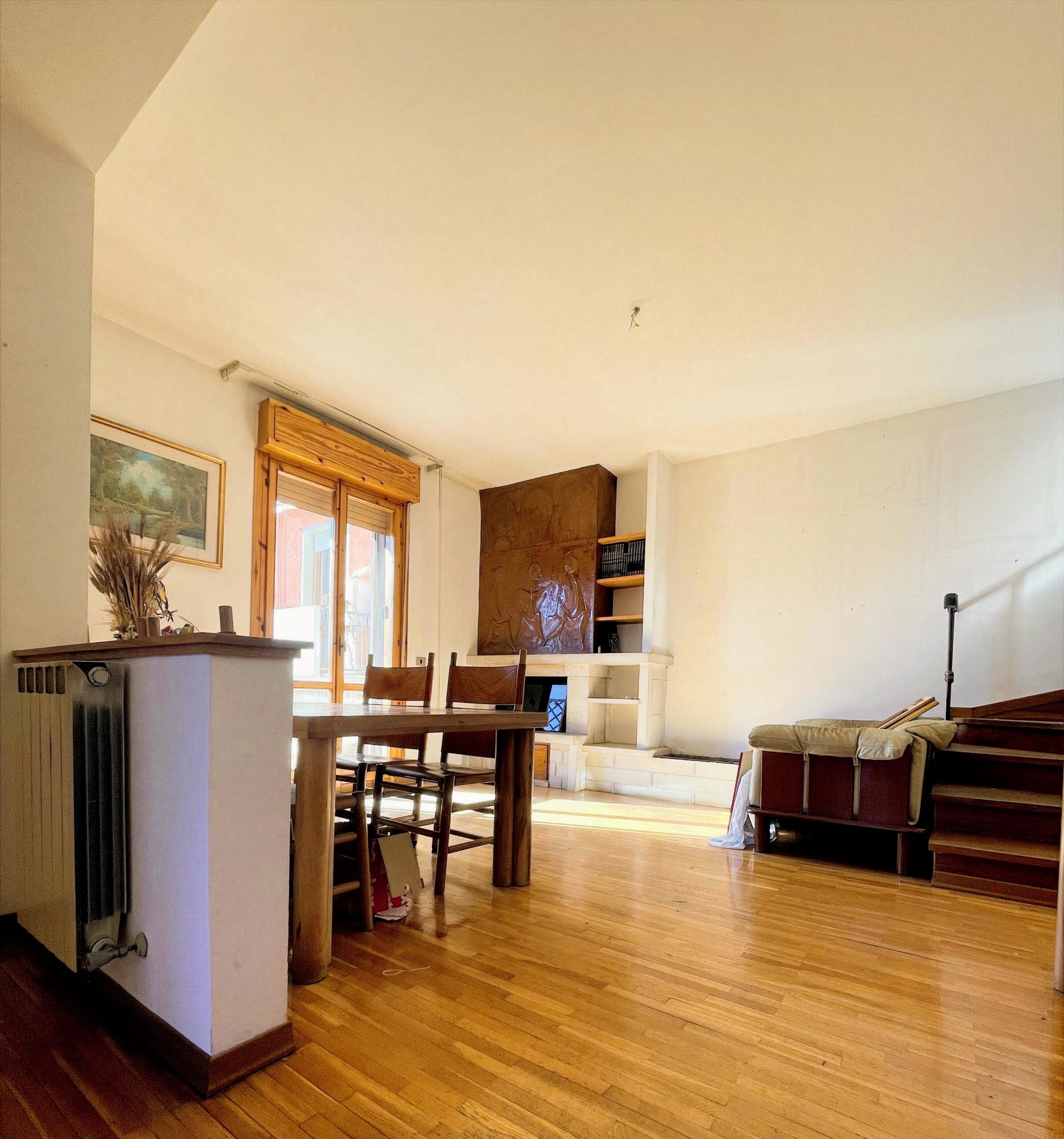 Appartamento a Fermignano: 3 camere, 2 bagni, mansarda e garage - Rif. A127