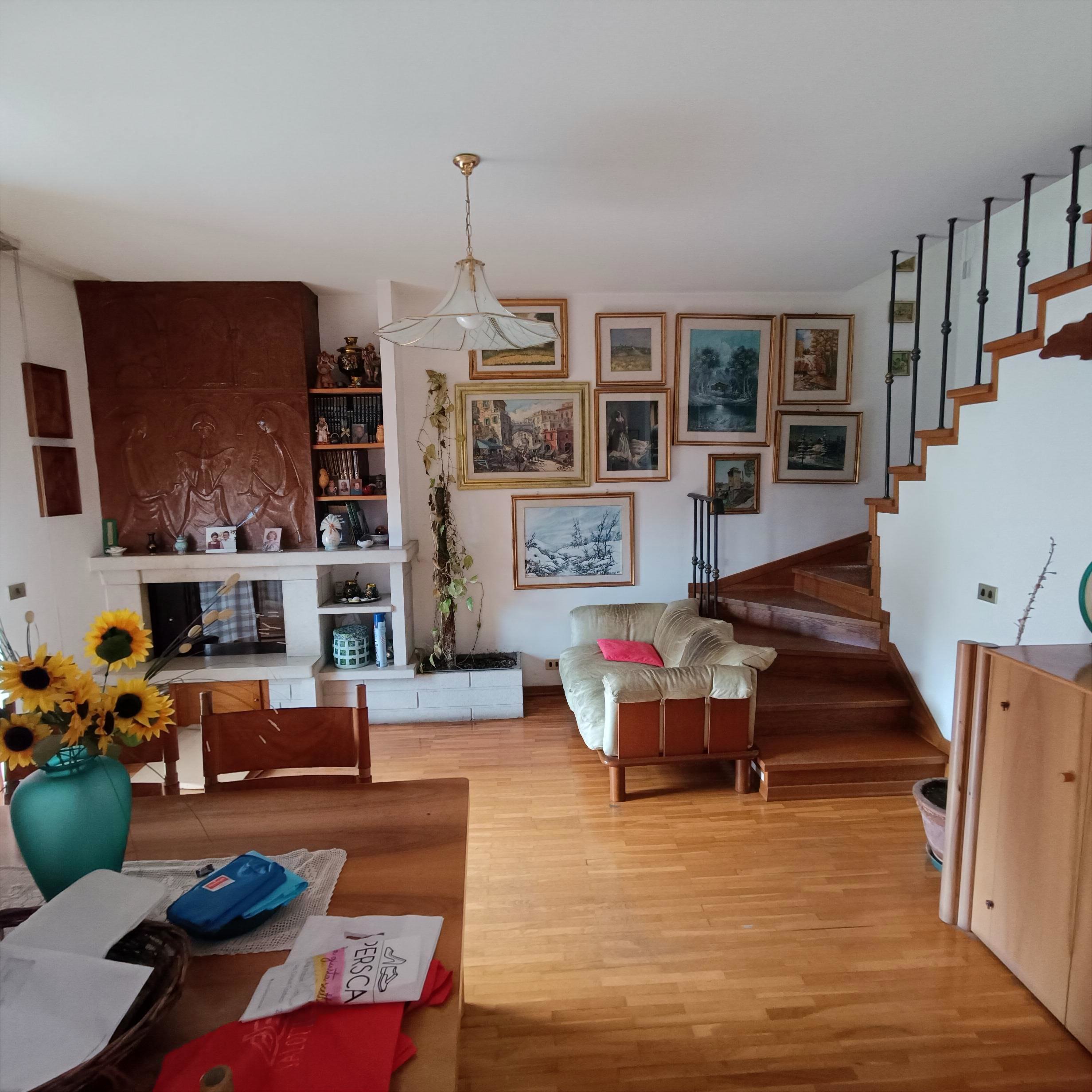 Appartamento a Fermignano: 3 camere, 2 bagni, mansarda e garage - Rif. A127 - immagine 7