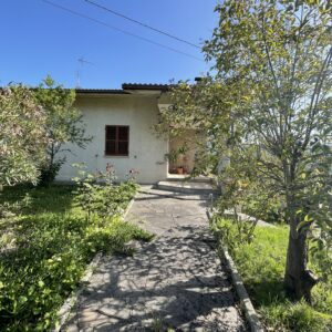 Ampia casa indipendente con giardino, 4 camere, 2 bagni vicino Urbino- Rif. CR346