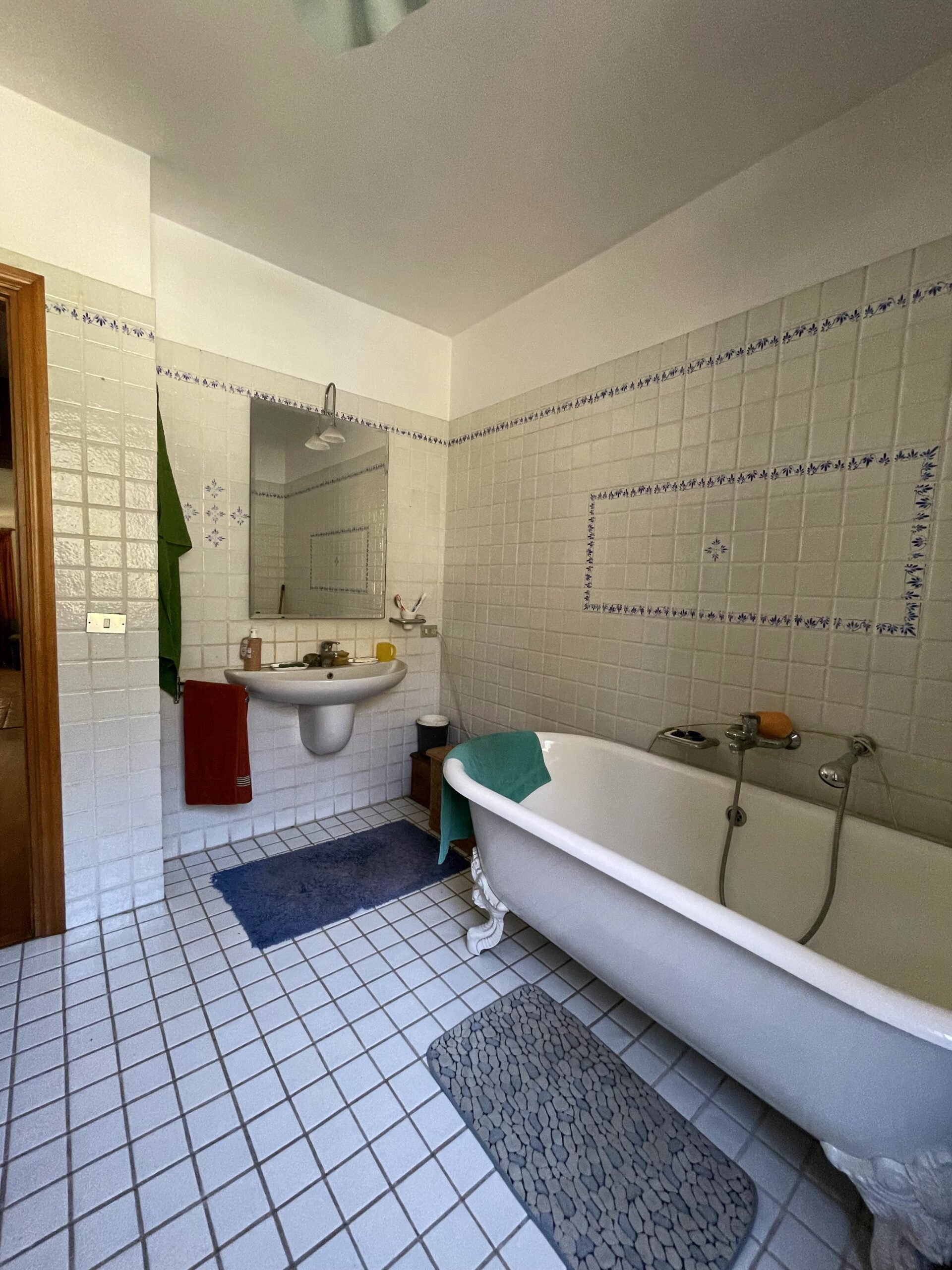 Villa indipendente a Fossombrone con 35.000 mq di bosco e uliveti - Rif.A102 - immagine 32