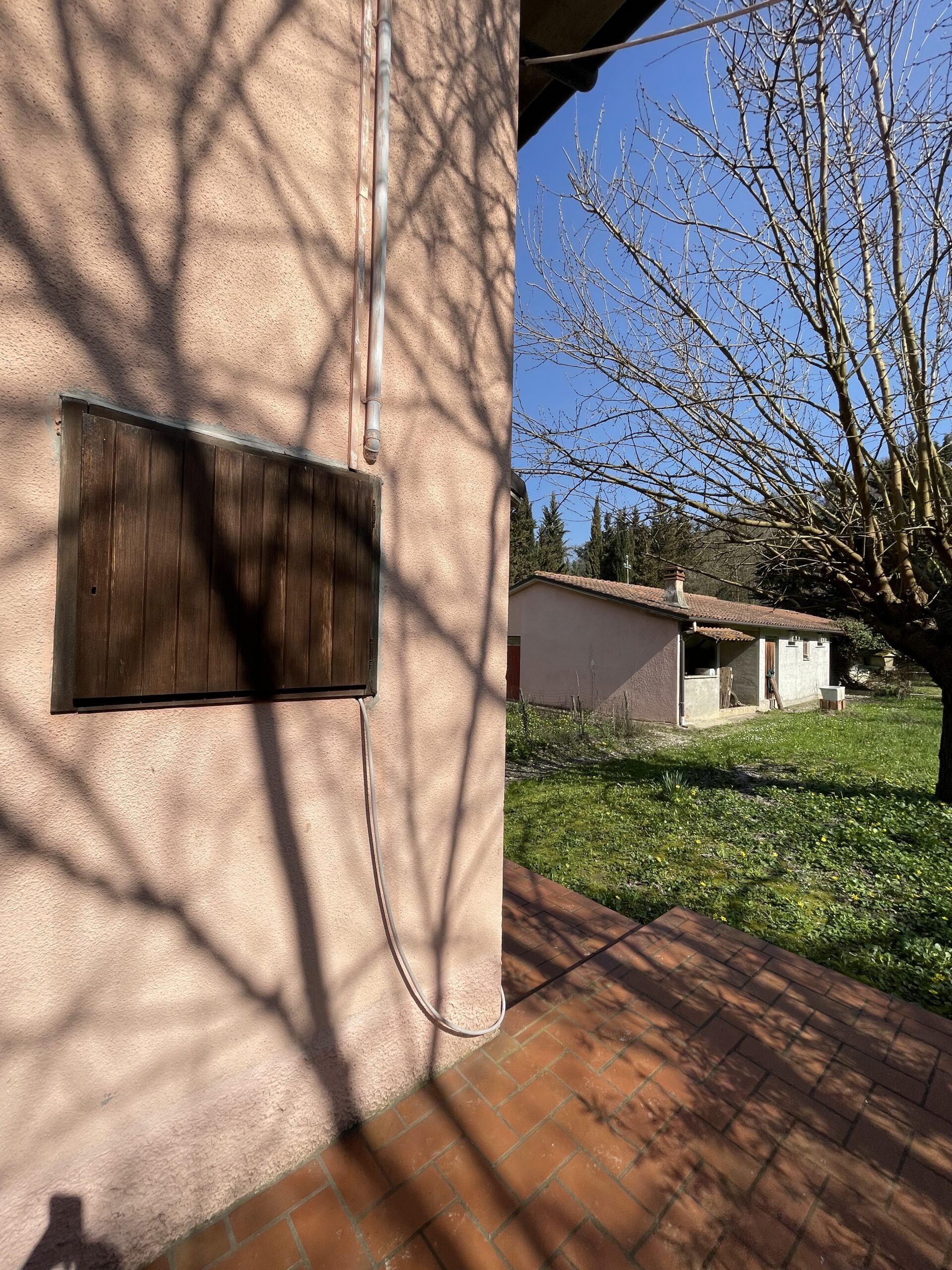 Villa indipendente a Fossombrone con 35.000 mq di bosco e uliveti - Rif.A102 - immagine 8