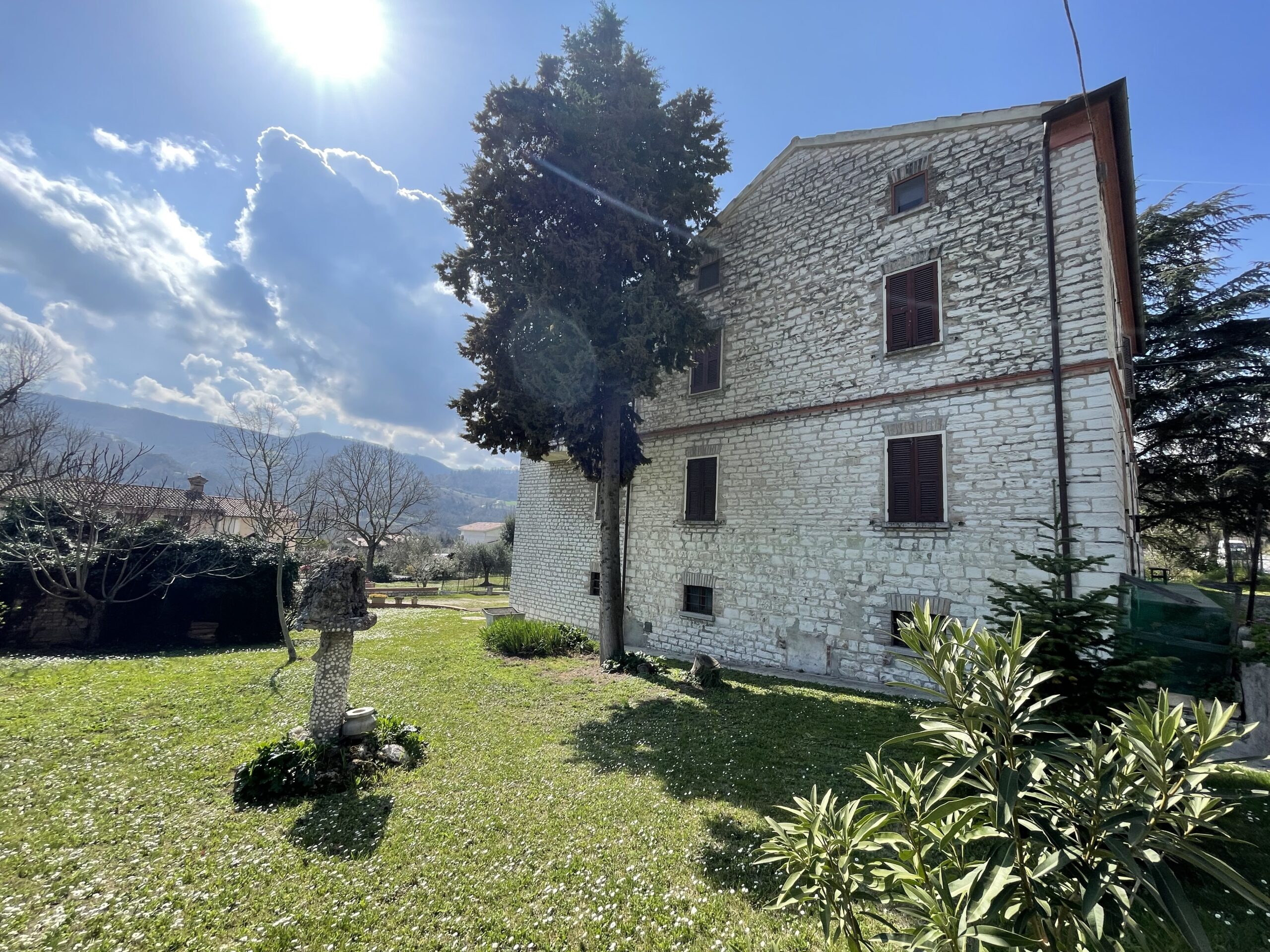 Villa indipendente in pietra Fossombrone con 1000 mq di giardino - Rif.CR387 - immagine 8