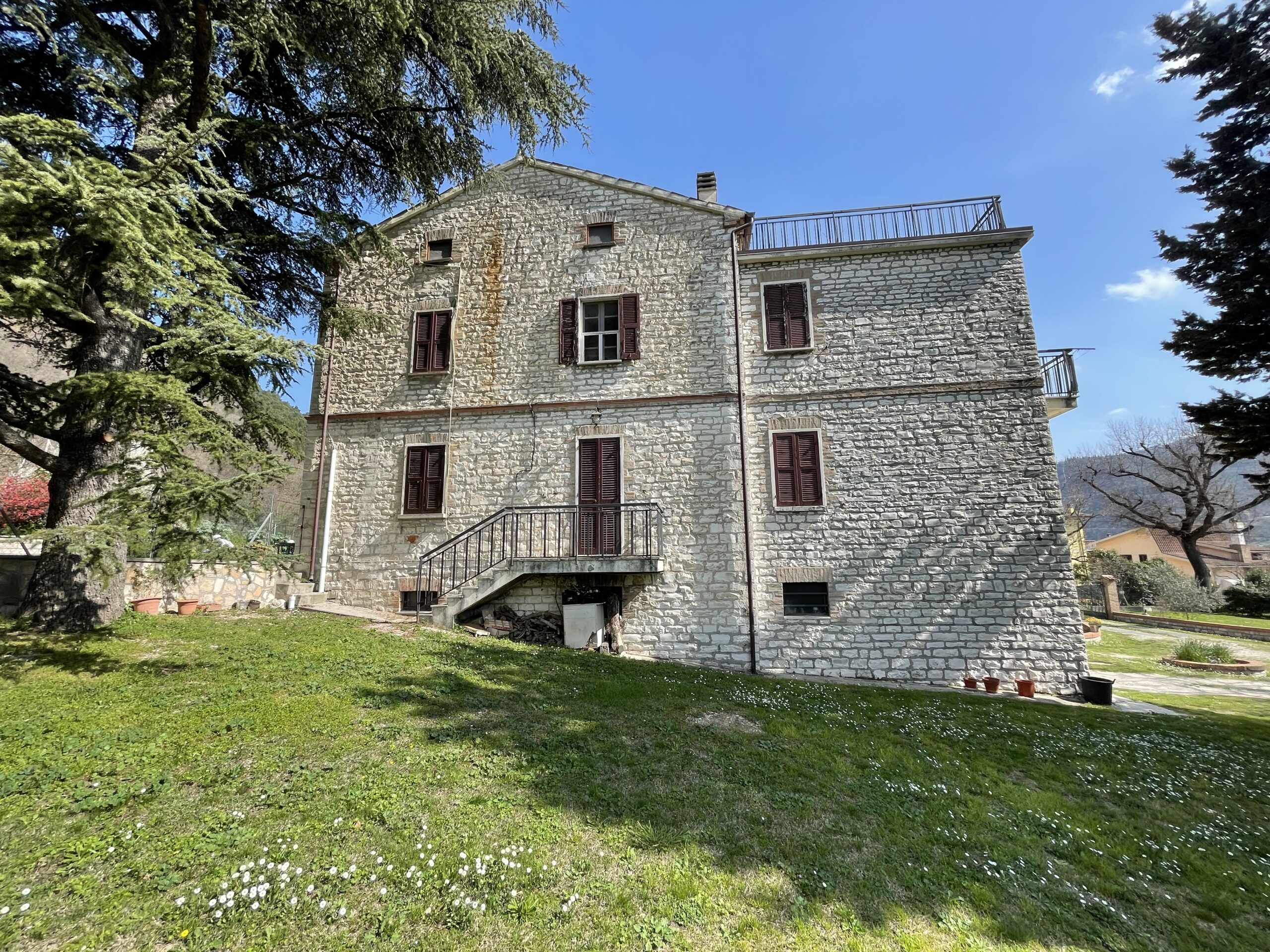 Villa indipendente in pietra Fossombrone con 1000 mq di giardino - Rif.CR387 - immagine 11