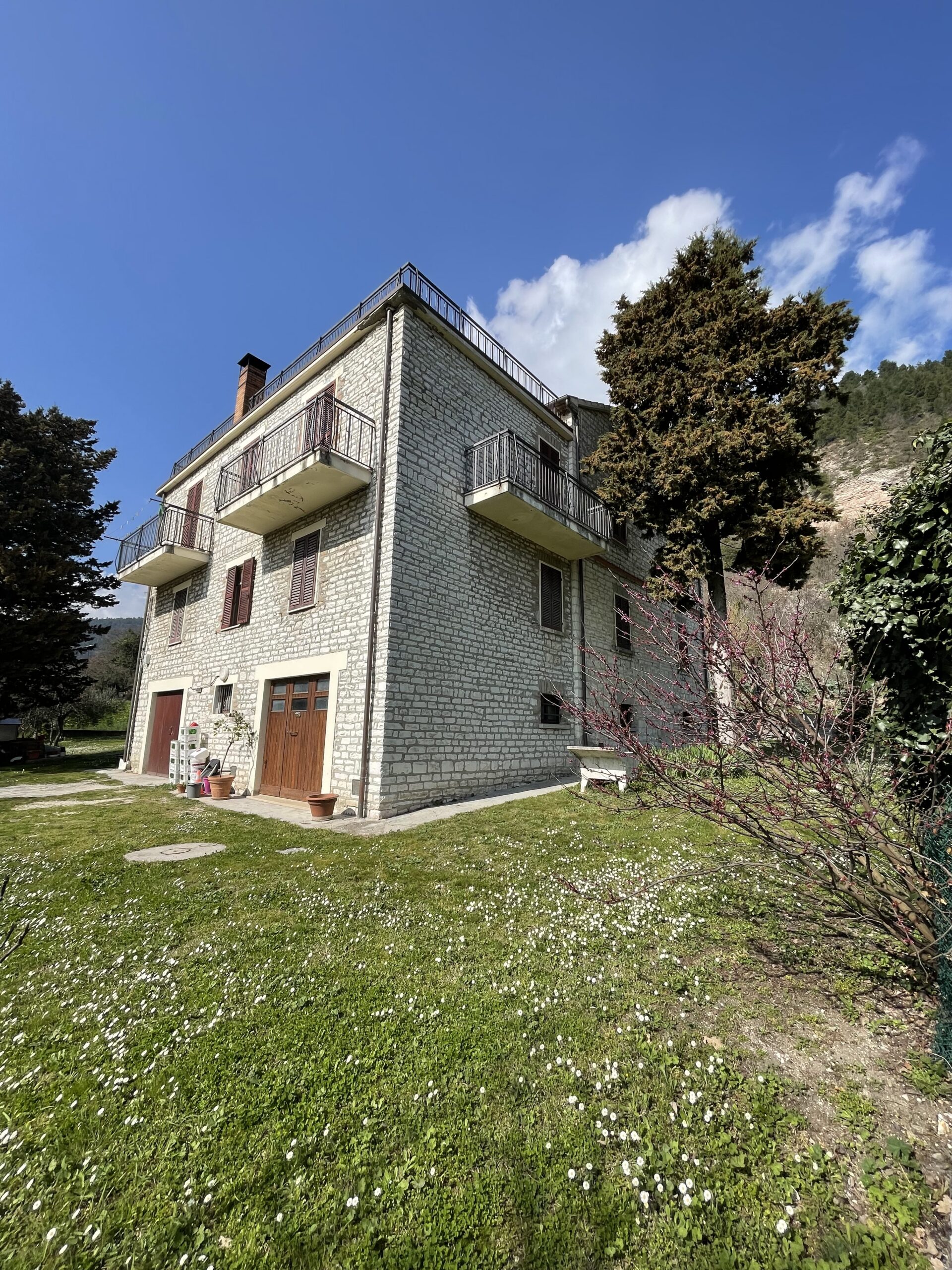 Villa indipendente in pietra Fossombrone con 1000 mq di giardino - Rif.CR387 - immagine 2