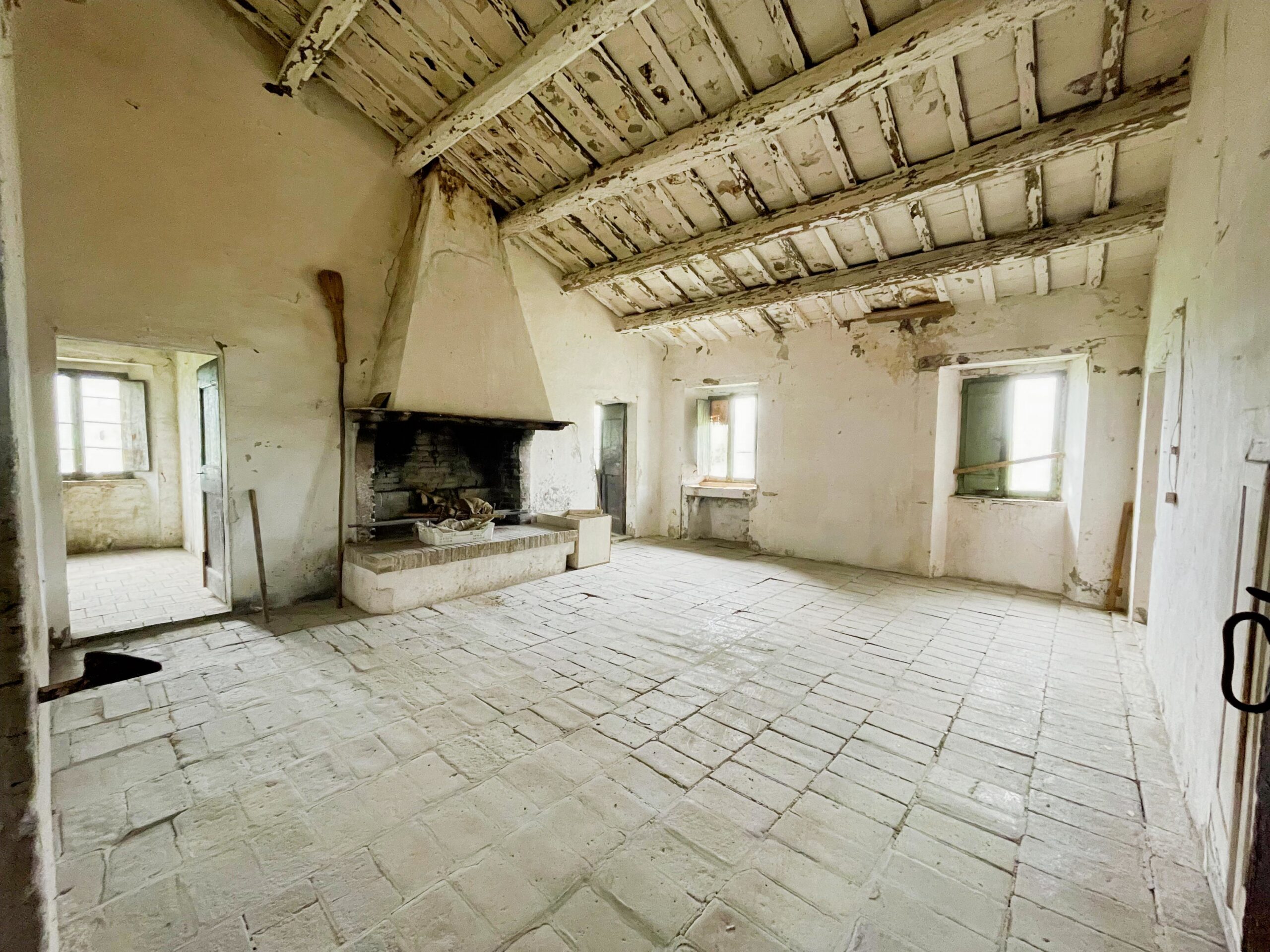 Casale storico da ristrutturare in pietra con 1950 mq. di giardino - Rif. CDR244 - immagine 10