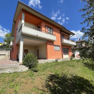 Villetta Indipendente con Giardino a Peglio vicino Urbania - Rif. V467
