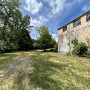 Palazzina da Ristrutturare con Parco Privato ad Acqualagna – Rif. V405
