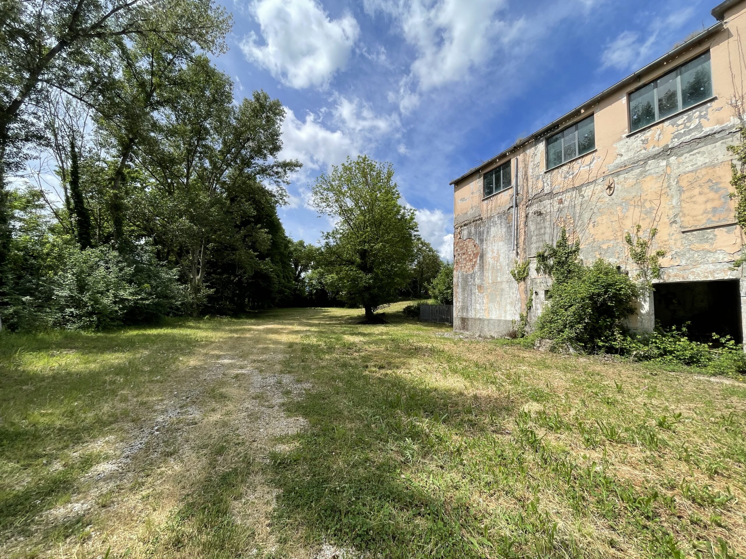 Palazzina da Ristrutturare con Parco Privato ad Acqualagna – Rif. V405