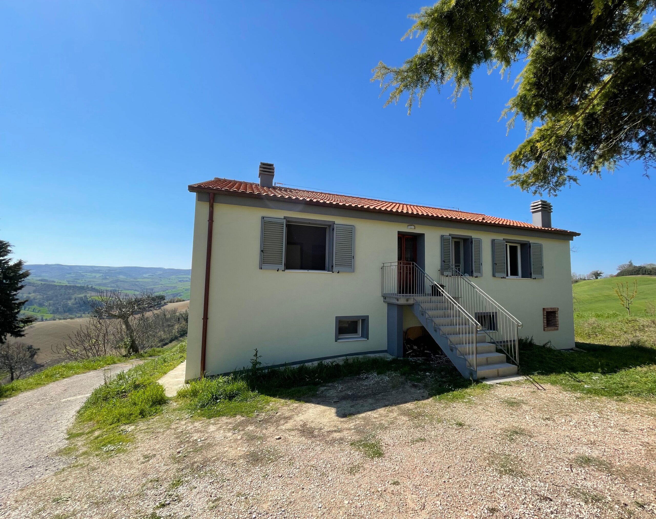 Casale Ristrutturato A4 con 9 ettari di terreno a Vallefoglia - Rif. CR373 - immagine 2