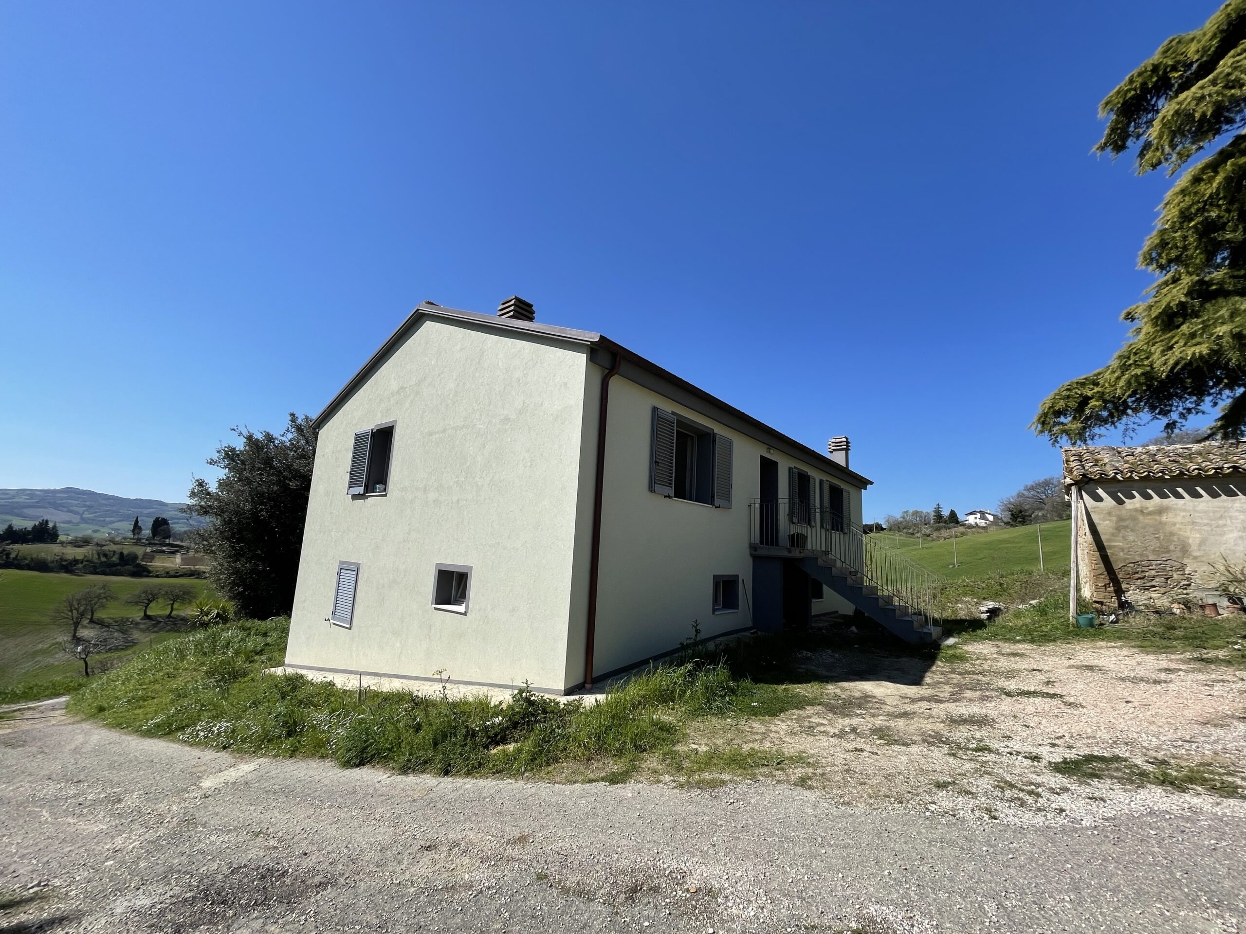 Casale Ristrutturato A4 con 9 ettari di terreno a Vallefoglia - Rif. CR373 - immagine 9