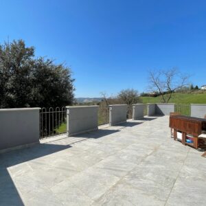 Casale Ristrutturato A4 con 9 ettari di terreno a Vallefoglia - Rif. CR373