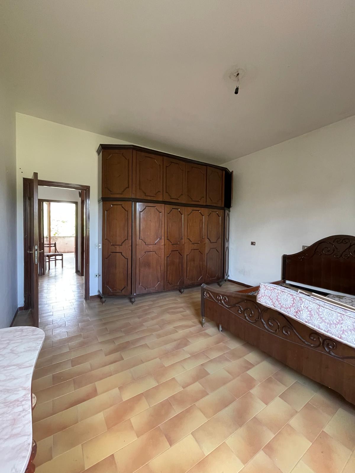 Casa Indipendente a Fermignano con 3 Appartamenti e Scoperto - Rif. V489 - immagine 24