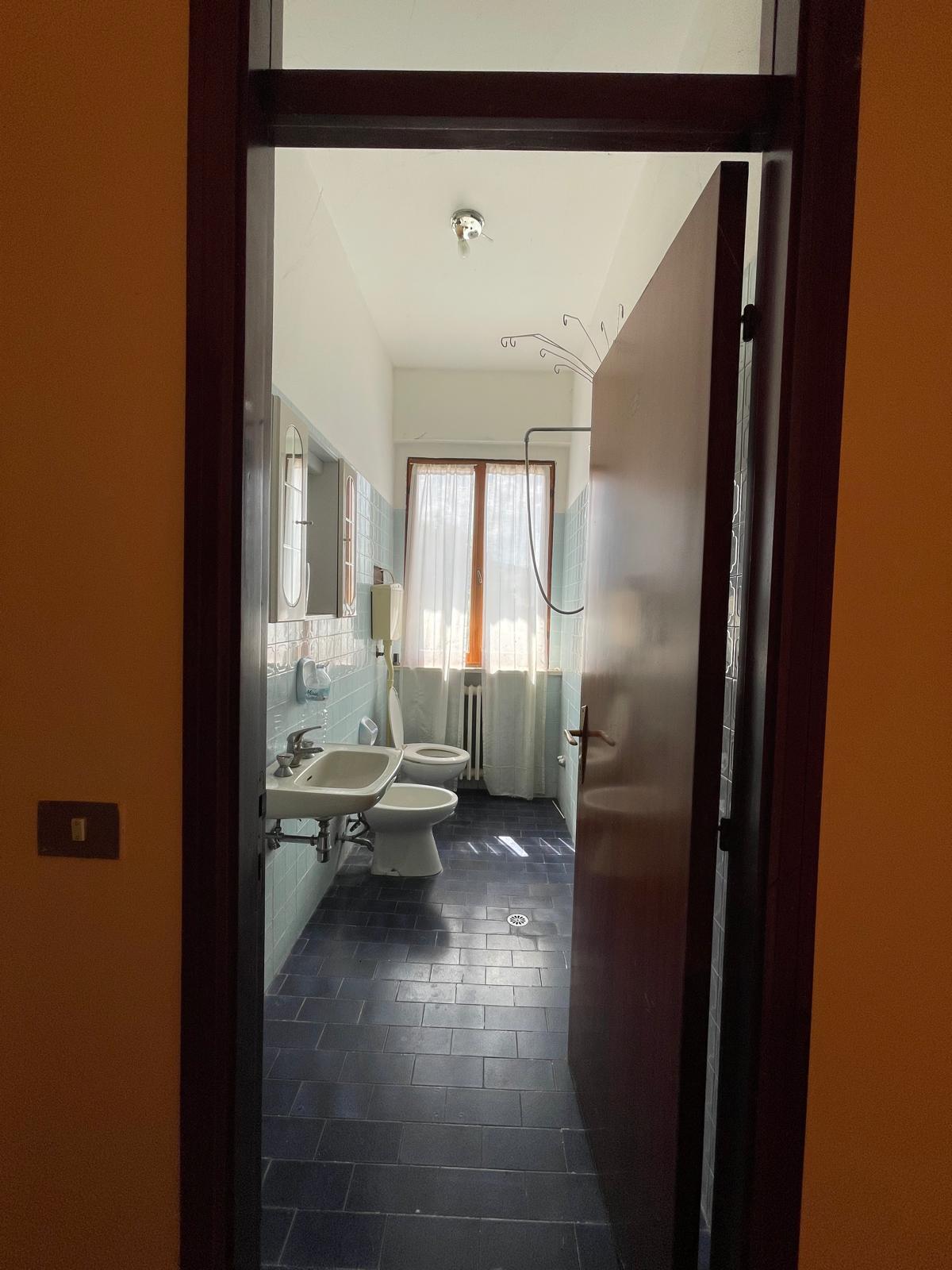 Casa Indipendente a Fermignano con 3 Appartamenti e Scoperto - Rif. V489 - immagine 19