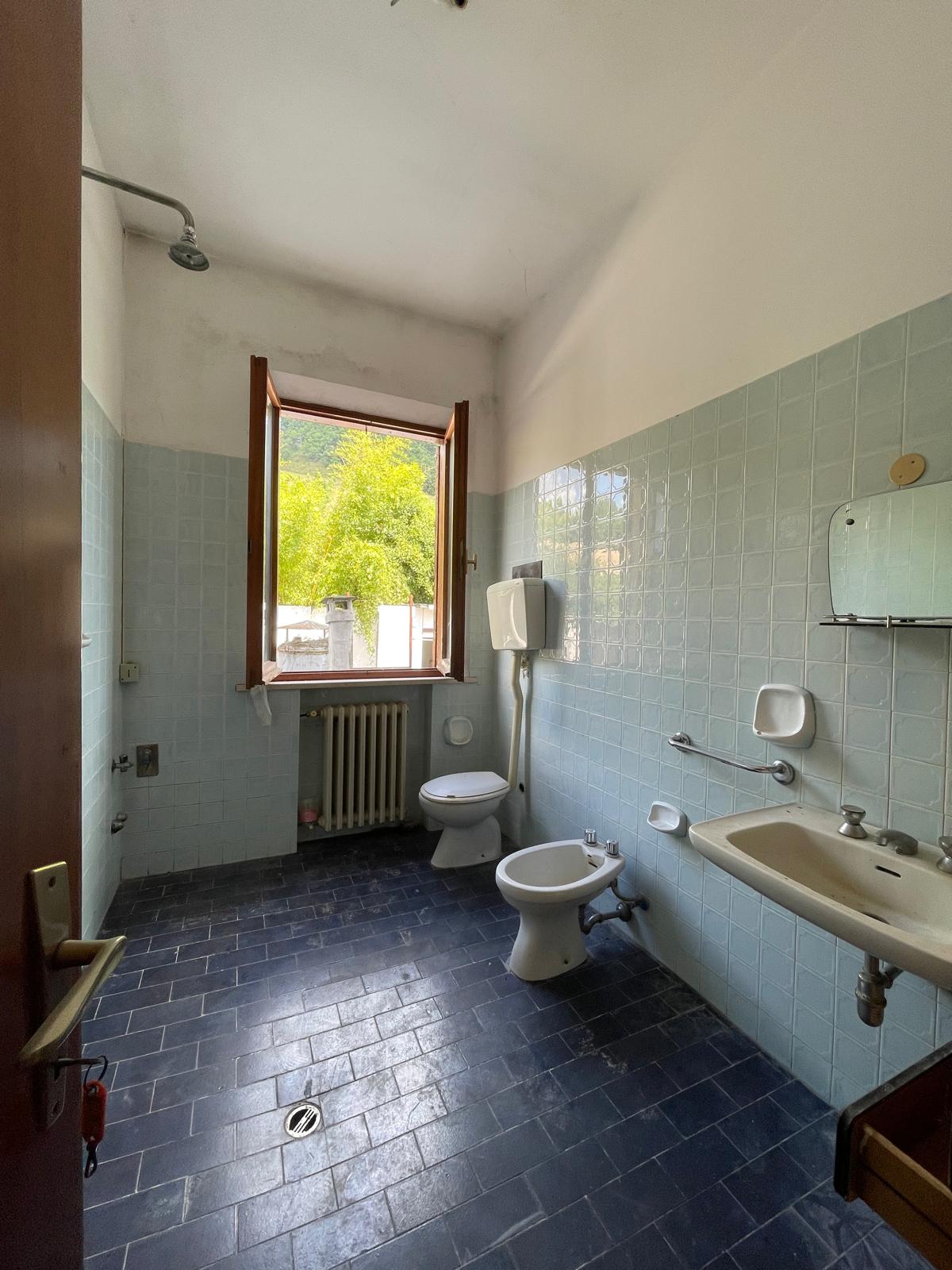 Casa Indipendente a Fermignano con 3 Appartamenti e Scoperto - Rif. V489 - immagine 26