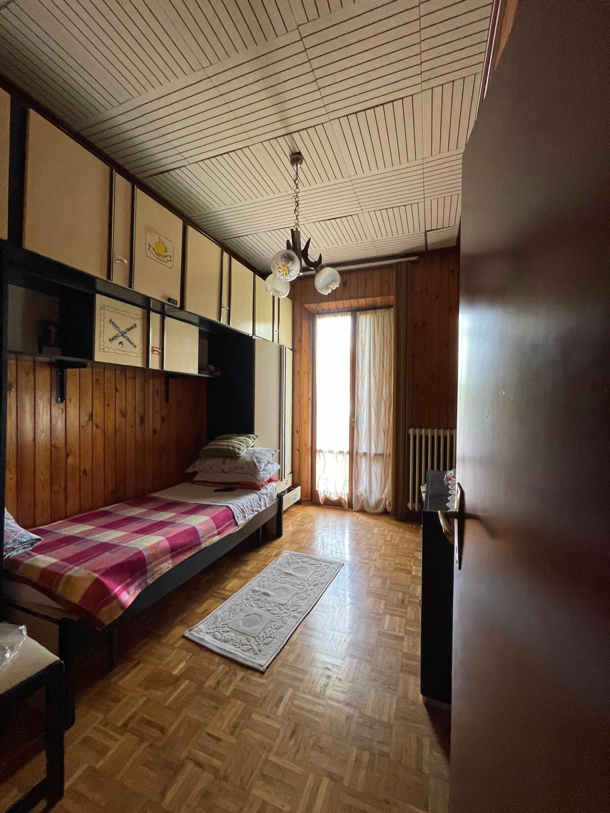 Casa Indipendente a Fermignano con 3 Appartamenti e Scoperto - Rif. V489 - immagine 11