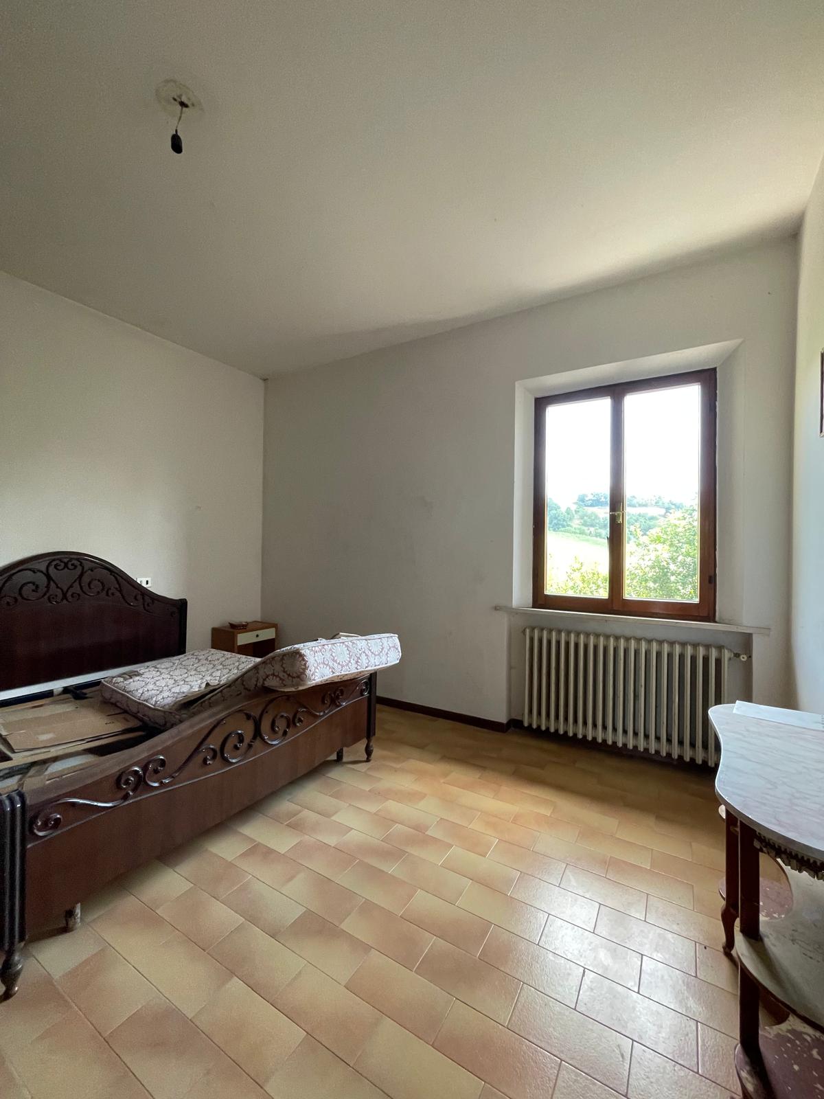 Casa Indipendente a Fermignano con 3 Appartamenti e Scoperto - Rif. V489 - immagine 23