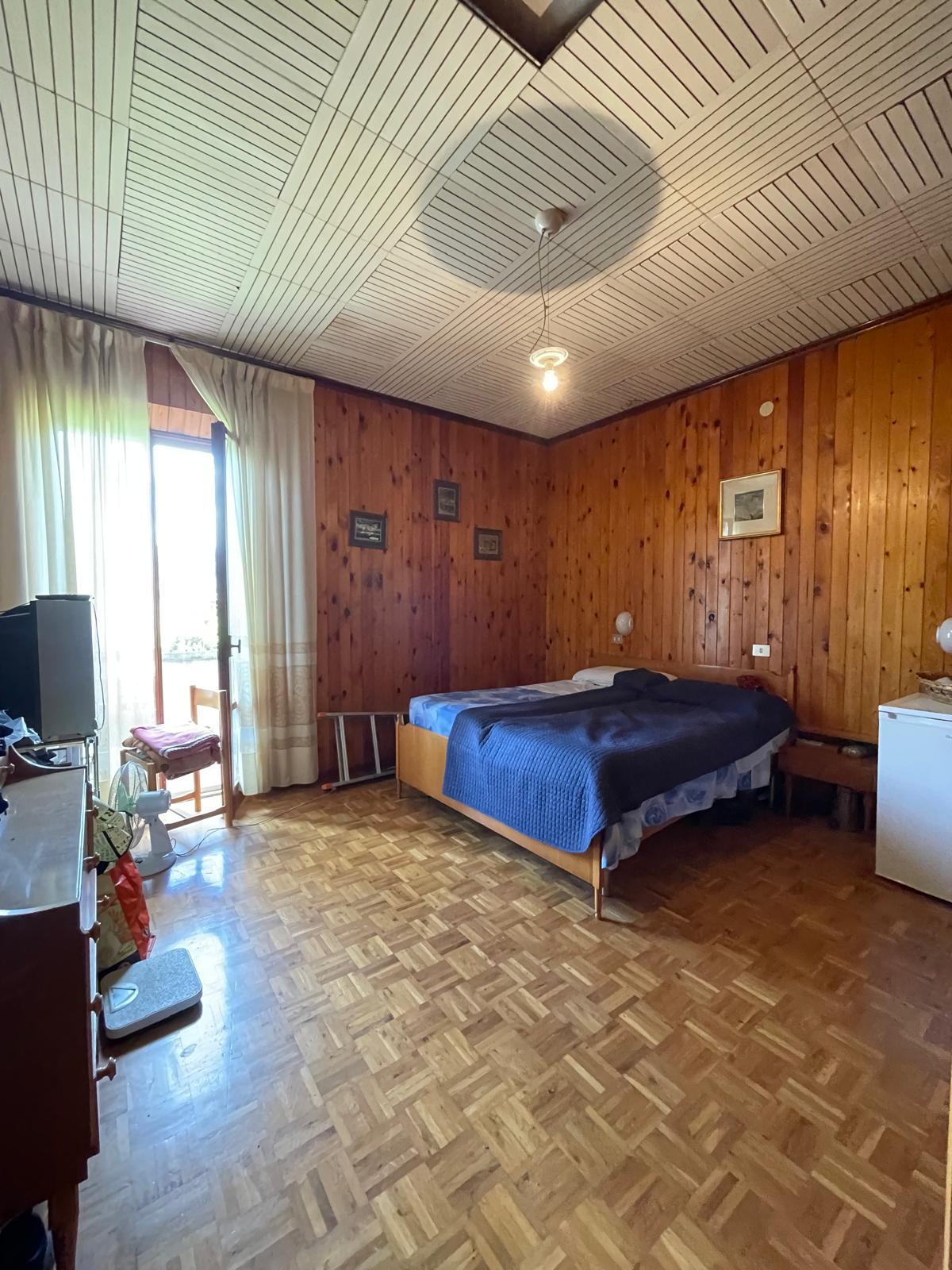 Casa Indipendente a Fermignano con 3 Appartamenti e Scoperto - Rif. V489 - immagine 9