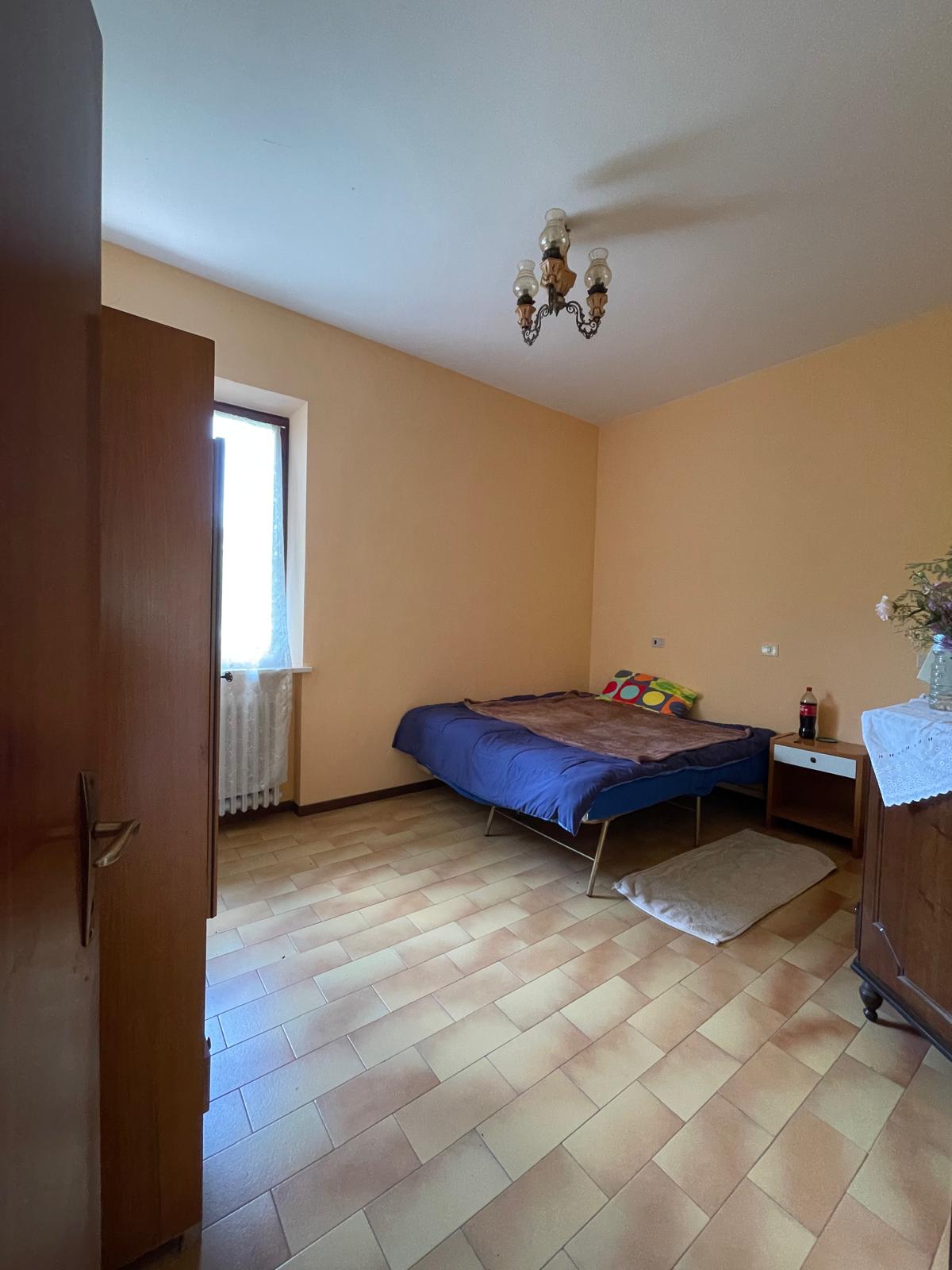 Casa Indipendente a Fermignano con 3 Appartamenti e Scoperto - Rif. V489 - immagine 17