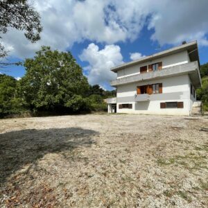 casa indipendente con giardino in vendita a fermignano esterno