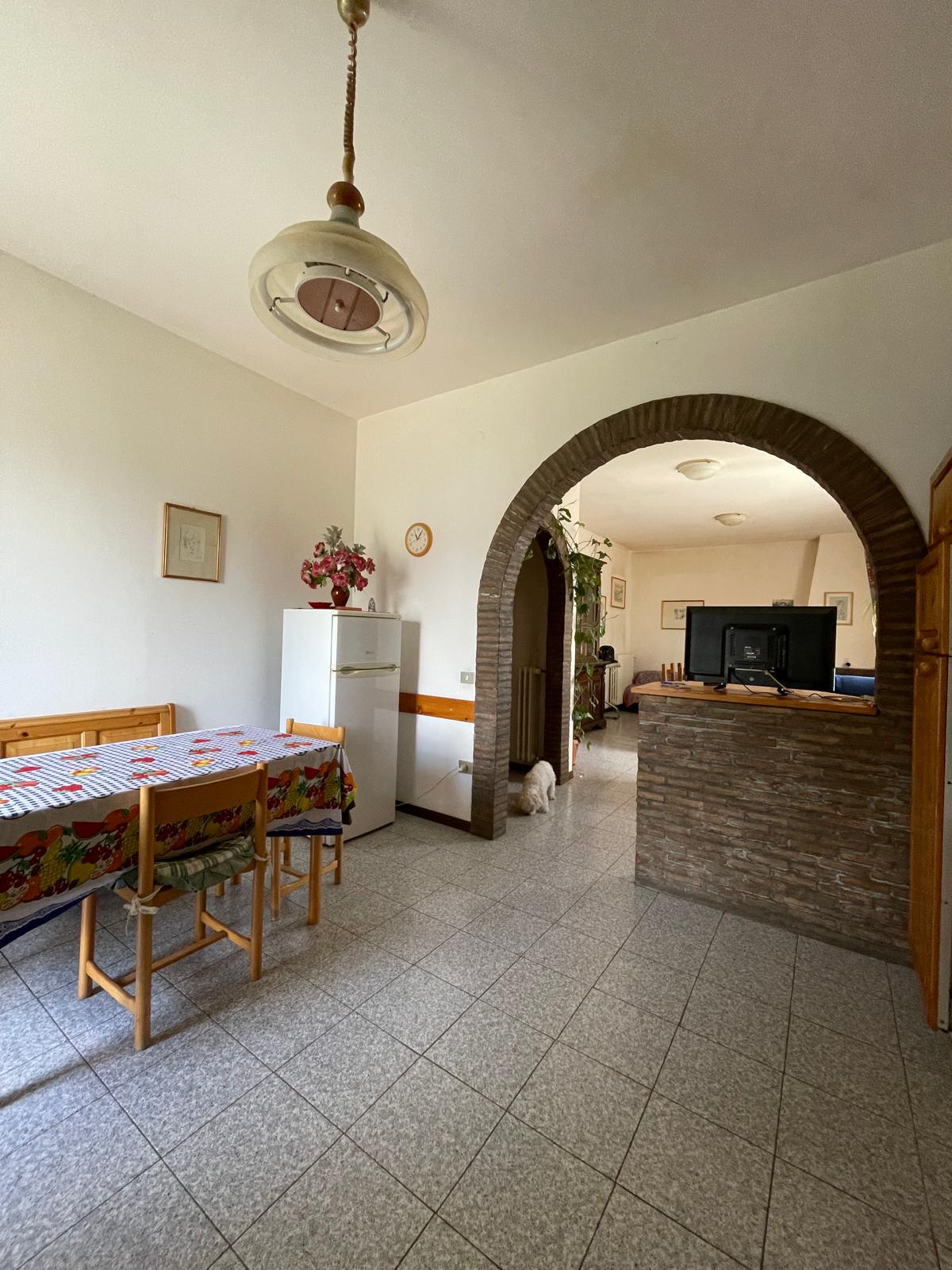 Casa Indipendente a Fermignano con 3 Appartamenti e Scoperto - Rif. V489 - immagine 7