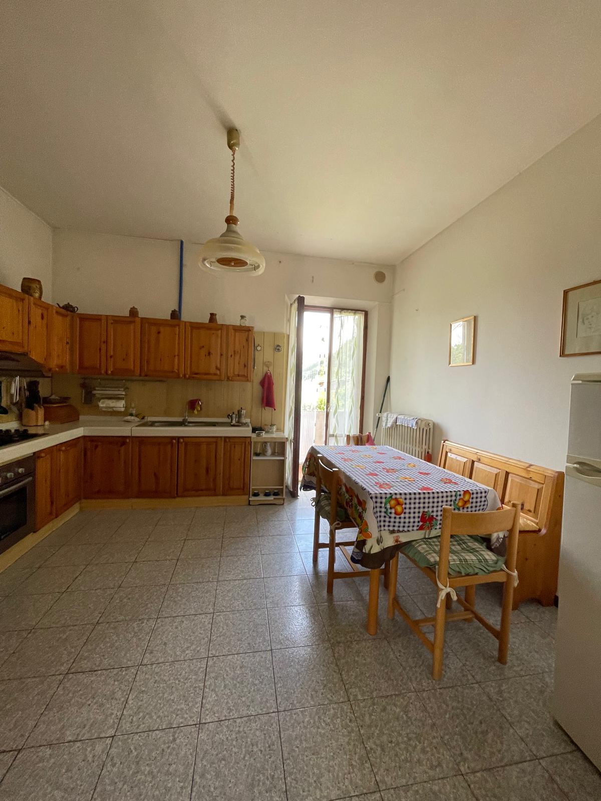 Casa Indipendente a Fermignano con 3 Appartamenti e Scoperto - Rif. V489 - immagine 6