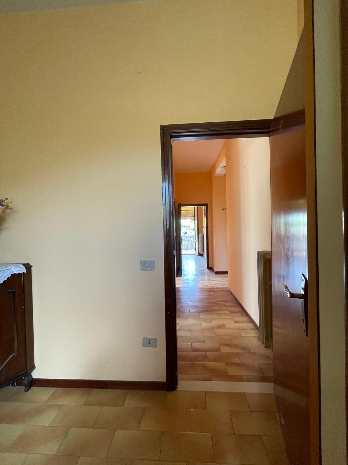 Casa Indipendente a Fermignano con 3 Appartamenti e Scoperto - Rif. V489 - immagine 18