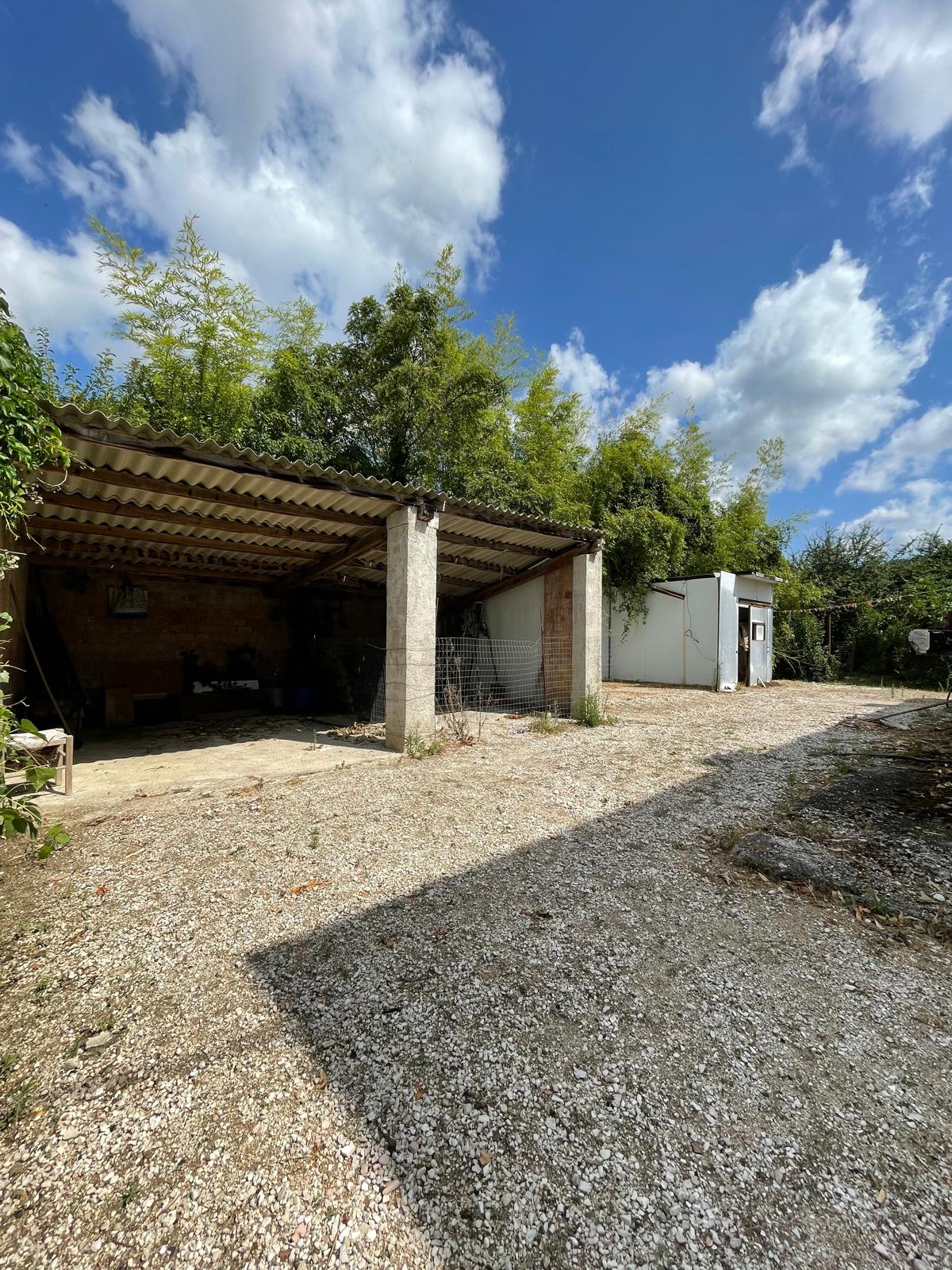Casa Indipendente a Fermignano con 3 Appartamenti e Scoperto - Rif. V489 - immagine 31
