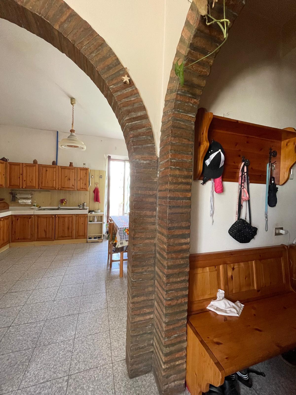 Casa Indipendente a Fermignano con 3 Appartamenti e Scoperto - Rif. V489 - immagine 5