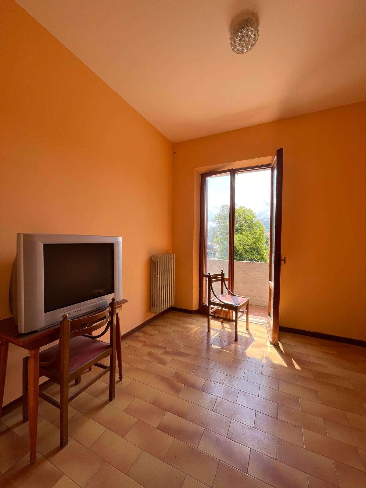Casa Indipendente a Fermignano con 3 Appartamenti e Scoperto - Rif. V489 - immagine 16